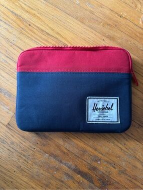 Herschel Supply iPad/e-reader/analog pouch